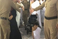 পা নেই, হাতে ভর করে পবিত্র কাবা ৭ বার তাওয়াফ করল এই কিশোর