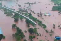 বন্যায় আটকা পড়া ৭শ যাত্রী হেলিকপ্টারে উদ্ধার