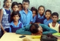 ম'দ খেয়ে শ্রেণিকক্ষে ঘুমাচ্ছেন শিক্ষক!