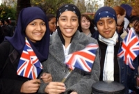  ৩ কারণে ইসলাম ধর্ম গ্রহণ করছে ব্রিটেনের তরুণ-তরুণীরা: ব্রিটিশ সংস্থার জরিপ