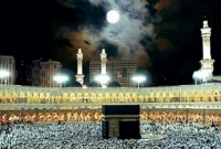 পবিত্র কাবা ঘরের ওপর নেমে এলো চাঁদ!