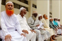 কোটি টাকা নিয়ে উধাও দালাল চক্র, পথে বসে কাঁদছেন ৩৭ হজযাত্রী