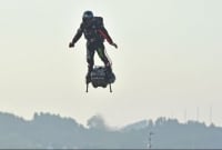 পাখির মতো উড়ছে মানুষ, ২২ মিনিটে ২২ মাইল পথ পাড়ি! সত্যি হলো বৈজ্ঞানিক কল্পকাহিনী! পাখির মতো উড়ছে মানুষ, ২২ মিনিটে ২২ মাইল পথ পাড়ি! সত্যি হলো বৈজ্ঞানিক কল্পকাহিনী!