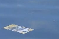  নদীতে ভাসছে অজস্র ডলার!