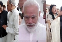 কেঁদে ফেললেন নরেন্দ্র মোদি