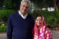 পরিবারের অমতে বিয়ে, ৪৪ বছর পর সুষমাকে হারিয়ে নিঃসঙ্গ স্বামী