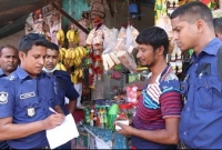 ৪ টাকার সিগারেট ৫ টাকা, খবর পেয়ে অভিযানে পুলিশ ৪ টাকার সিগারেট ৫ টাকা, খবর পেয়ে অভিযানে পুলিশ
