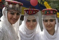 কাশ্মিরি মেয়ের প্রতি ভারতীয়দের লোলুপ দৃষ্টি!