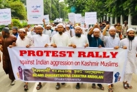 ঢাবিতে কাশ্মীর ইস্যুতে সমাবেশ, ভারতীয় পণ্য বর্জনের আহ্বান