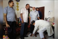 স্কুল শিক্ষকের পাঁয়ে হাত দিয়ে সালাম করে দোয়া নিলেন তথ্যমন্ত্রী