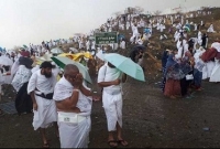 তাপদাহের মধ্যে আরাফাত ময়দানে হঠাৎ এক পশলা ‘শান্তির বৃষ্টি’