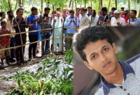 শোকের মাতাম বাড়িজুড়ে, কবরের পাশে বসে কাঁদছেন রিফাত শরীফের মা