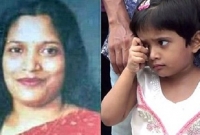 খেলনা পাতিলে ‘খিচুড়ি রেঁধে’ মায়ের জন্য কাঁদছে ছোট্ট তুবা