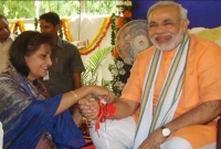 কে এই মুসলিম নারী? যিনি ২৪ বছর ধরে নরেন্দ্র মোদির হাতে রাখী বাঁধছেন!