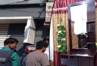 ঈদের দিন ড্রেসিং টেবিলে বোনের ৫ টুকরা লা'শ পেলেন বোন