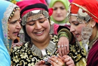 ষাটেও ‌রূপে অপরূপ থাকেন কাশ্মীরে এই উপত্যকার নারীরা!