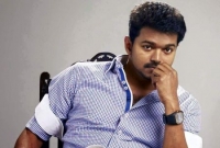 ৪০০ কলাকুশলীকে সোনার আংটি উপহার দিয়ে হইচই ফেলে দিলেন তামিল সুপারস্টার বিজয়