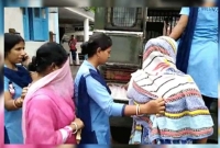 উঠতি বয়সের তরুণীদের নিয়ে মধুচক্র চালাতে গিয়ে হাতেনাতে ধরা তৃণমূল কংগ্রেস নেত্রী!