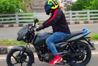 মধ্যবিত্তদের জন্য কম দামে বাইক নিয়ে এলো বাজাজ পালসার