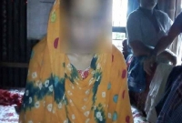 বিয়ের দাবিতে প্রেমিকের বাড়িতে কলেজছাত্রীর অনশন