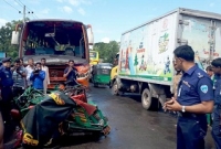 বাস-সিএনজি মুখোমুখি সংঘর্ষে একই পরিবারের ৬ জন নিহ'ত বাস-সিএনজি মুখোমুখি সংঘর্ষে একই পরিবারের ৬ জন নিহ'ত