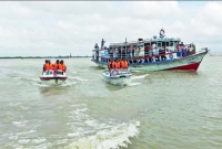 ৯৯৯ নম্বরে ফোন, উদ্ধার করা হলো ২০০ লঞ্চযাত্রীকে