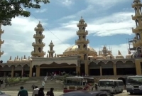 বাংলাদেশে ১০০ কোটি টাকা ব্যয়ে ১৫ বিঘা জমিতে নির্মিত হলো দক্ষিণ এশিয়ার সর্বোচ্চ মসজিদ