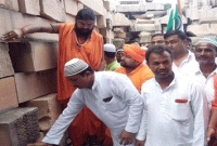 রাম মন্দিরের জন্য পাথর পরিস্কার করলেন মুসলিমরা