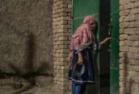 সন্তান লাভের জন্য গ্রামের অসংখ্য বাচ্চাদের ধরে ধরে বি'ষ খাইয়ে মে'রেছেন মহিলা