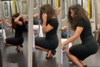 সেলফি তুলতে গিয়ে ট্রেনে যে কাণ্ড ঘটালেন এই তরুণী!