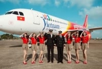 স্বল্পবসনা নারীদের নিয়ে ভারতে এয়ারলাইনের যাত্রা শুরু!