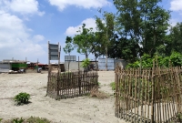 সিরাজগঞ্জের চৌহালীতে মৃত্যুর আগেই কবরস্থানে বসবাস!