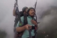 ‘ওরে  তোকে আমি পাঁচশো টাকা বেশি দেব, আমারে নামায়ে দে ভাই!’