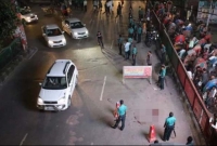 ধানমন্ডিতে পুলিশকে লক্ষ্য করে 'হাতবো'মা' নিক্ষেপ, বি'স্ফোরণে দুই পুলিশ আহ'ত