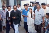 বরগুনা আদালত প্রাঙ্গণে মিন্নি ও সুনাম দেবনাথকে নিয়ে ক্ষোভ