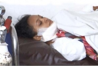 পরকীয়া প্রেম করায় স্ত্রীর হাত কেটে ফেললেন স্বামী