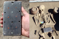 তরুণীর সমাধিতে মিলল ২ হাজার বছরের পুরনো 'স্মার্টফোন'!