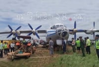 ধানক্ষেতে উড়োজাহাজ! অল্পের জন্য প্রাণে রক্ষা