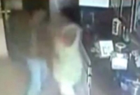 স্কুলে আয়ার সঙ্গে 'আপত্তিকর' অবস্থায় ধরা পড়ে গণপিটুনি খেলেন শিক্ষক!