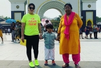 মা ও নানীর সাথে মালয়েশিয়াতে শাকিব খানের ছেলে জয়