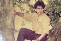 কে এই সুপারস্টার, ভালো করে দেখুন চিনতে পারছেন?