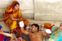 দুই হাতের কব্জি কে'টে দিলো চেয়ারম্যানের সাঙ্গপাঙ্গরা