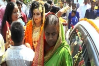 অবাক ঘটনা মেহেরপুরে, বিয়ে করতে কনে গেলেন বরের বাড়ি!