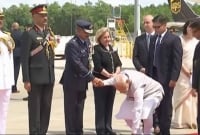 প্রধানমন্ত্রী হয়েও যুক্তরাষ্ট্রের বিমানবন্দরে এ কি করলেন নরেন্দ্র মোদি!