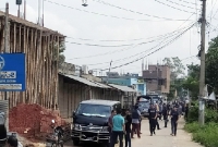 জঙ্গি আস্তানা সন্দেহে নারায়ণগঞ্জে একটি বাড়ি ঘিরে রেখেছে পুলিশ