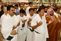 পবিত্র কাবা শরিফে গোটা বিশ্বের মুসলিম সমাজের মুক্তির জন্য দোয়া করলেন ইমরান খান