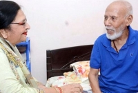 এটিএম শামসুজ্জামানকে দেখতে পাকিস্তান থেকে বাংলাদেশে অভিনেত্রী শবনম