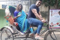 ঢাকায় এসে হ্যান্ডসাম রিকশাচালকের যাত্রী কলকাতার নায়িকা শ্রাবন্তী