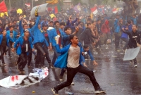 বিয়ের আগে শারীরিক সম্পর্ক নিষিদ্ধের আইনের বিরুদ্ধে বিক্ষোভ