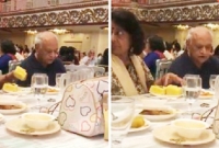 যুক্তরাষ্ট্রে এদিক-ওদিক তাকিয়ে ব্যাগে খাবার লুকালেন ভারতীয় নারী!